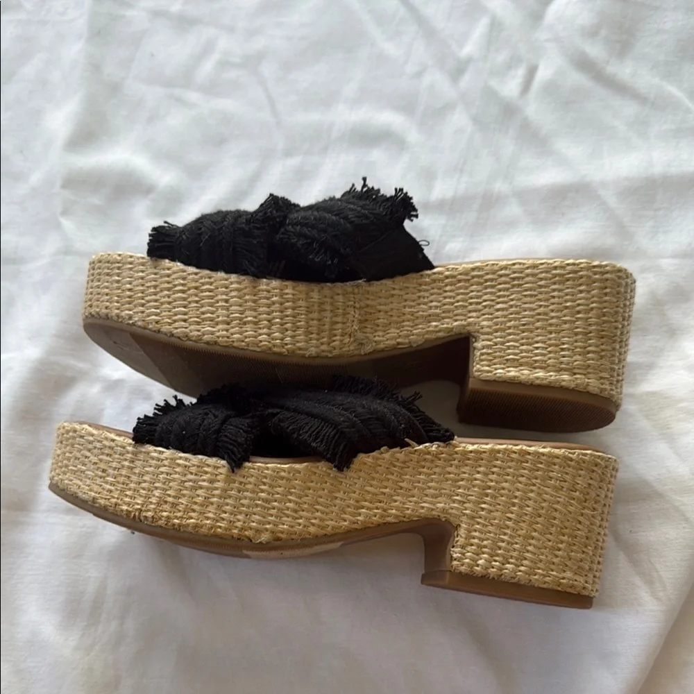 Universal Threads Women's Black Fringe Sandals
